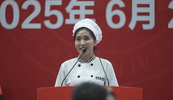 七界策略 平凡劳动者频频亮相毕业典礼昭示了什么？