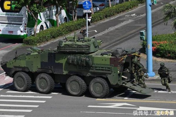 诚信双盈配资 为“阻挡”解放军登陆，台军沿公路设置路障，两侧的草坪毫不设防